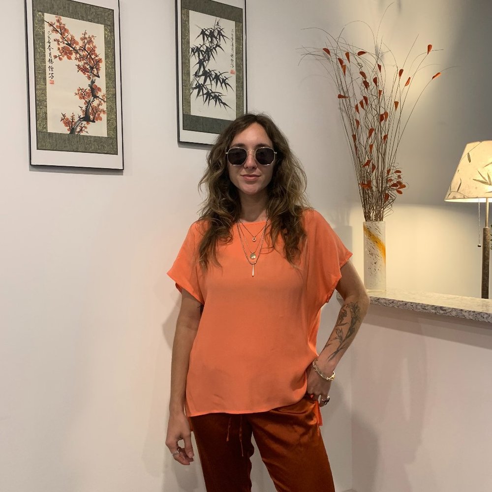 Donated Feb 16 ‘22 Offers Welcome!  HOST PICK 🥰🎉🍾BUTTONS Viscose Top